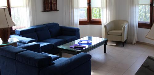 Как правильно организовать дизайн кабинета с диваном 13