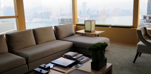 Как правильно организовать дизайн кабинета с диваном 04