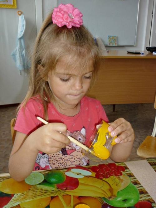 Какие другие бутылки можно использовать для изготовления Божьей коровки. Детский мастер-класс поделки из донышка пластиковой бутылки «Божья коровка»