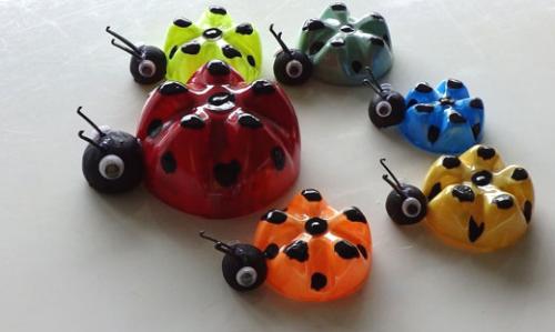 Какие бутылки можно использовать для изготовления Божьей коровки. Как сделать божью коровку из пластиковой бутылки