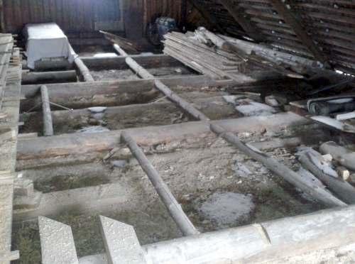 Как избежать повреждения конструкций и отделки при поднятии потолка в старом деревянном доме. Устранение потолочных перекрытий на даче