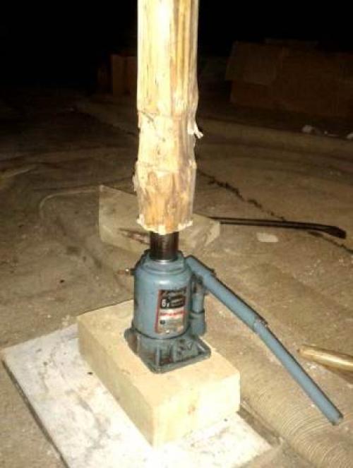 Как избежать повреждения конструкций и отделки при поднятии потолка в старом деревянном доме. Устранение потолочных перекрытий на даче