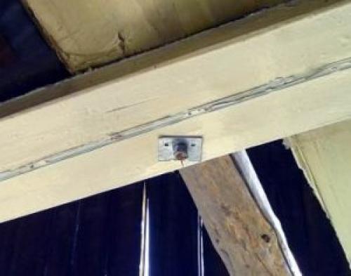 Как избежать повреждения конструкций и отделки при поднятии потолка в старом деревянном доме. Устранение потолочных перекрытий на даче