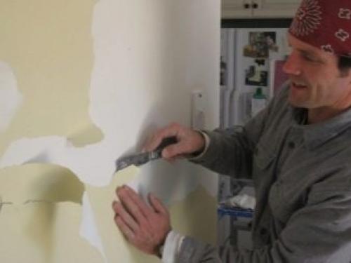 Как очистить стены от краски своими руками. Метод 3 Метод 3 из 3: Удаление краски с деревянных стен техническим феном 03 Как очистить стены от краски своими руками. Метод 3 Метод 3 из 3: Удаление краски с деревянных стен техническим феном 03