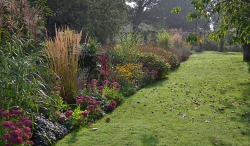 Миксбордеры вдоль забора. Вечноцветущий миксбордер