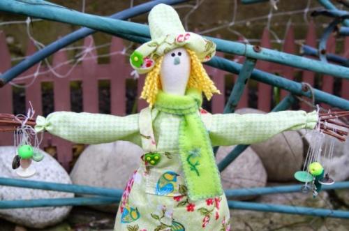 Страшное пугало своими руками. Как сделать пугало для огорода: 165 фото простых и красивых идей, как сделать своими руками чучело