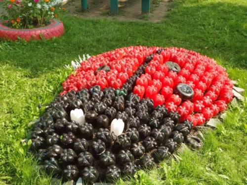 Поделки для клумбы из пластиковых бутылок. Клумба из бутылок: 130 фото примеров оформления участка при помощи пластиковой и стеклянной тары