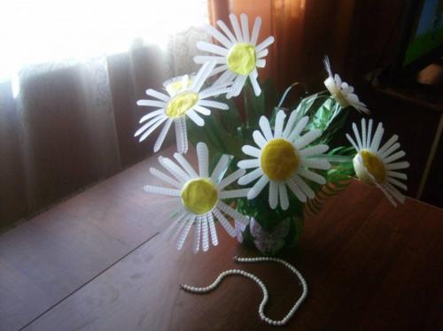 Ромашки из пластиковых бутылок. Мастер-класс «Просто Ромашки» — поделки из пластиковых бутылок и стаканчиков