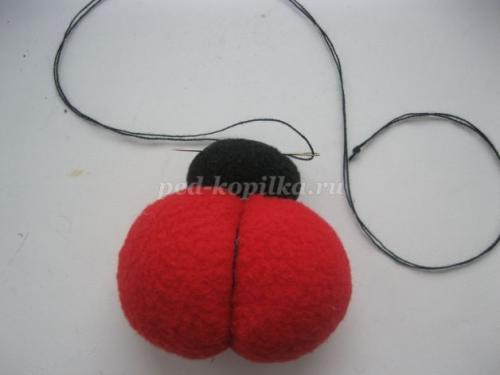 Божья коровка своими руками для сада на даче. Поделка «Божья коровка» своими руками: 55 идей для детей и для сада 13