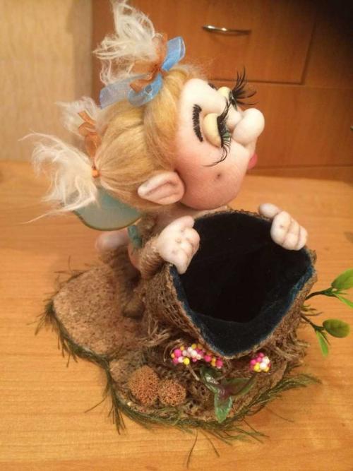 Как сшить куклу из колготок. Как сделать куклы из капроновых колготок и синтепона: чулочные куклы своими руками поэтапно