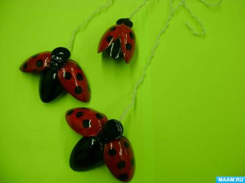 Божья коровка поделка для сада. Мастер-класс по изготовлению божьих коровок для оформления летнего участка (25 фото)