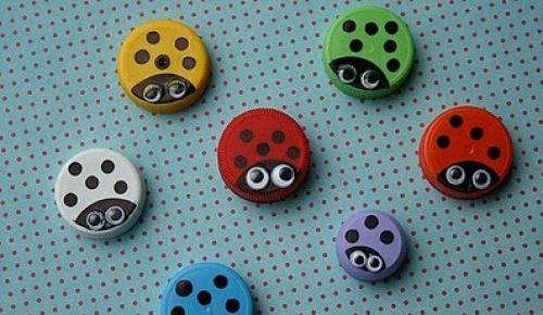 Божья коровка из пластиковых бутылок. Божьи коровки из бутылок. Божья коровка из пластиковых бутылок – красота, которая может быть создана вашими руками! Пуфик из пластиковых бутылок
