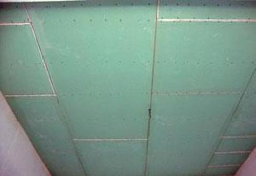 Как убрать излишки шпаклевки на гипсокартоне на потолке. Как исправить потолок из гипсокартона если видны швы