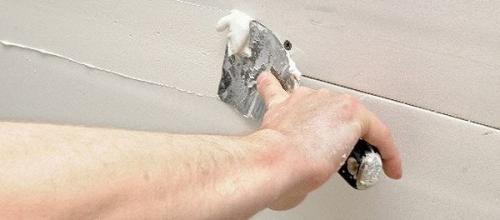 Как убрать излишки шпаклевки на гипсокартоне на потолке. Как исправить потолок из гипсокартона если видны швы