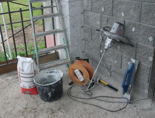 Как нанести шпаклевку на гипсокартон на потолке. Какие инструменты и материалы необходимы