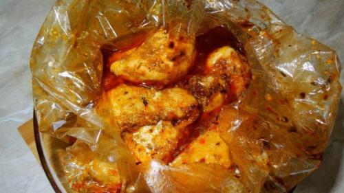 Курица в духовке с хрустящей корочкой целиком: простой рецепт для домашнего приготовления 11