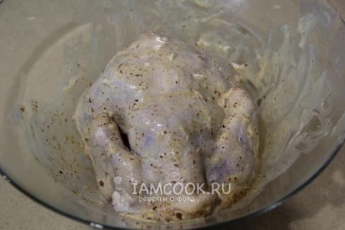 Курица в духовке с хрустящей корочкой целиком: простой рецепт для домашнего приготовления 15