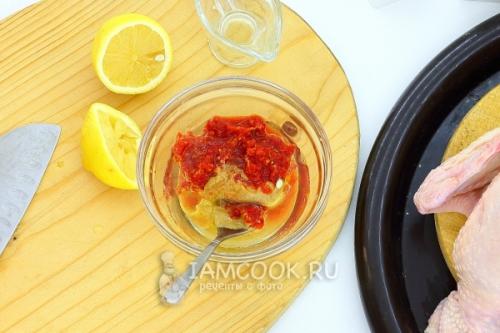 Курица в духовке с хрустящей корочкой целиком: простой рецепт для домашнего приготовления 02