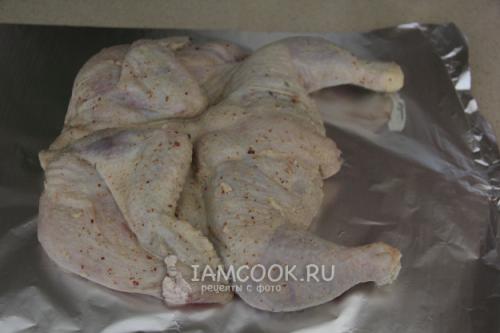 Курица в духовке с хрустящей корочкой целиком: простой рецепт для домашнего приготовления 17