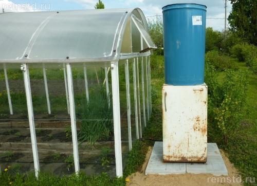 Капельный полив своими руками из бочки. Делаем капельный полив в теплице из бочки