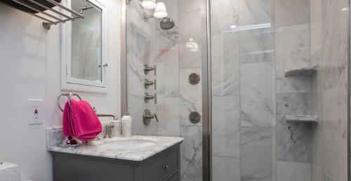 Натуральные и прозрачные камни в интерьере. Натуральный и искусственный камень для отделки интерьера: разновидности материала, главные преимущества 06