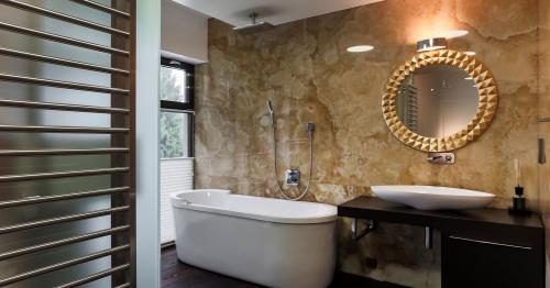 Натуральные и прозрачные камни в интерьере. Натуральный и искусственный камень для отделки интерьера: разновидности материала, главные преимущества 02