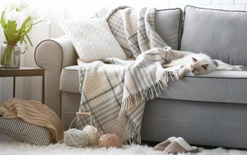 Серый диван: стильное и универсальное решение для интерьера гостиной 07 Серый диван: стильное и универсальное решение для интерьера гостиной 07