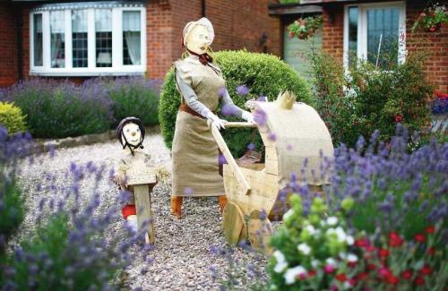 Огородное пугало своими руками. Пугало в сад — 140 фото и видео описание креативных идей и советы, как смастерить пугало своими руками