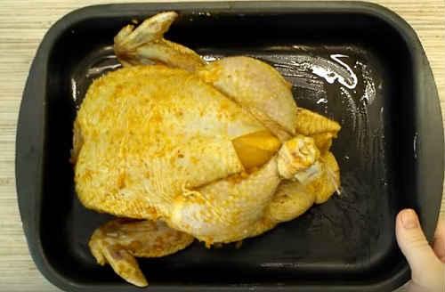 Сочная курочка в духовке с хрустящей корочкой целиком. Курица, запеченная в духовке целиком с хрустящей корочкой — лучшие рецепты