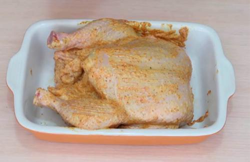 Курочка с хрустящей корочкой в духовке. Курица в духовке целиком с хрустящей корочкой, запечённая в фольге