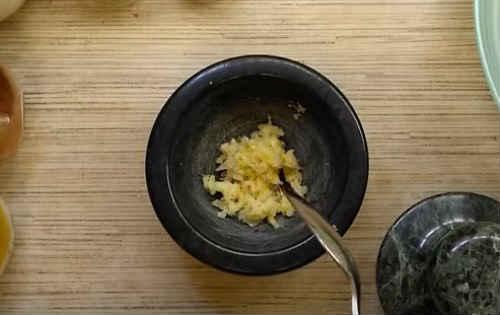 Сочная курочка в духовке с хрустящей корочкой целиком. Курица, запеченная в духовке целиком с хрустящей корочкой — лучшие рецепты