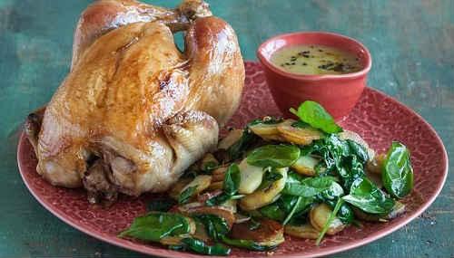 Сочная курочка в духовке с хрустящей корочкой целиком. Курица, запеченная в духовке целиком с хрустящей корочкой — лучшие рецепты