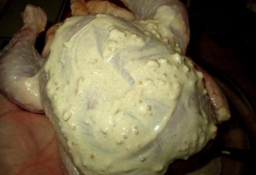 Как замариновать курицу для запекания в духовке целиком. Маринад для целой курицы в духовке – медовый, чесночный и другие варианты