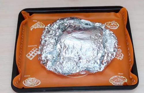 Курочка с хрустящей корочкой в духовке. Курица в духовке целиком с хрустящей корочкой, запечённая в фольге