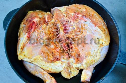 Курица табака в духовке целиком с хрустящей корочкой. Жарим цыпленка табака в… духовке, с корочкой, хрустящего