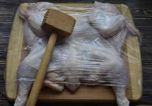 Время приготовления цыпленка табака в духовке. Цыпленок табака в духовке с хрустящей корочкой