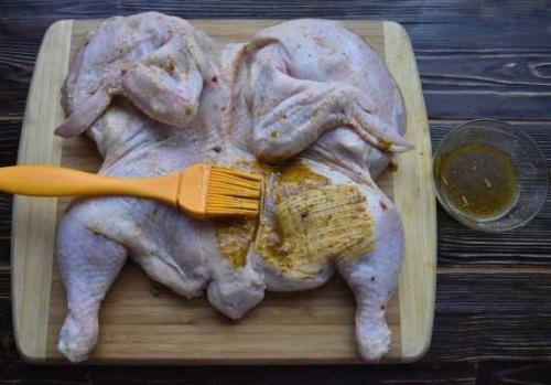 Время приготовления цыпленка табака в духовке. Цыпленок табака в духовке с хрустящей корочкой