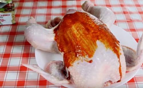 Приготовить курицу в духовке целиком. Курица в духовке целиком — рецепты запекания с хрустящей корочкой