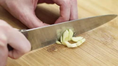 Курица в духовке кусочками. Курица кусочками в духовке. Рецепт с фото с корочкой, сметаной, картошкой, сыром