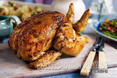 Как запечь курицу в духовке целиком, чтобы была сочной. Курица, запеченная в духовке целиком: хрустящая корочка и нежное мясо