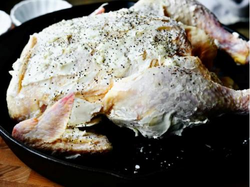 Очень вкусная курица в духовке с корочкой — 10 рецептов (плюс видео)