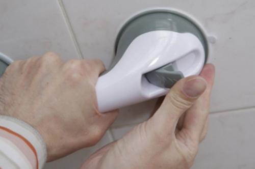 Как прикрепить держатель туалетной бумаги к плитке. Кафельная плитка