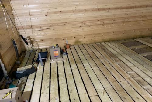 Как положить плитку на деревянный пол в коридоре. Укладка плитки на деревянный пол из досок по лагам своими руками. Подробная технология, как сделать правильно пол и уложить плитку