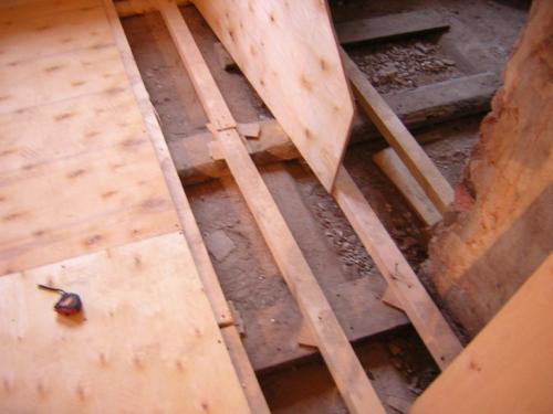 Как положить плитку на деревянный пол в коридоре. Укладка плитки на деревянный пол из досок по лагам своими руками. Подробная технология, как сделать правильно пол и уложить плитку