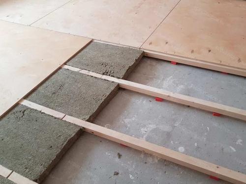 Как положить плитку на деревянный пол в коридоре. Как положить плитку на деревянный пол из досок по лагам: простая инструкция по укладке плитки сухой, мокрой или без стяжки