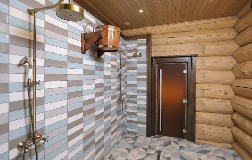 Что положить на деревянный пол в ванной. Пол в ванной в деревянном доме: как сделать своими руками сухо, тепло и недорого