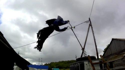 Какие материалы можно использовать для создания чучело огородной картинки. Как сделать огородное пугало своими руками из подручных материалов