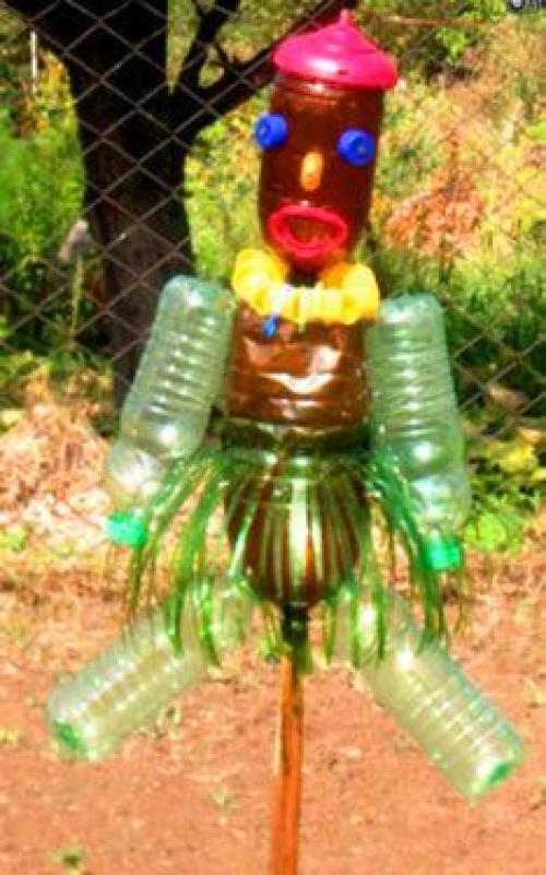 Какие материалы можно использовать для создания чучело огородной картинки. Как сделать огородное пугало своими руками из подручных материалов