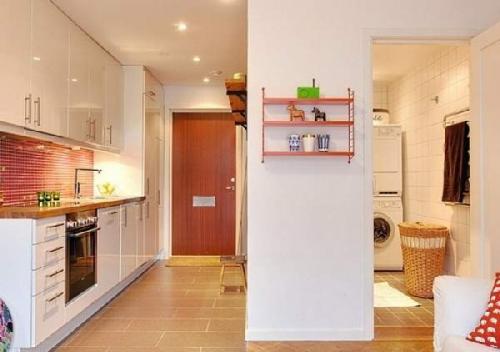 Отделение кухни от прихожей: основные варианты и их преимущества 12