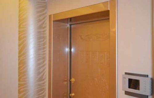 Входные двери в интерьере прихожей: как сделать первое впечатление незабываемым 02